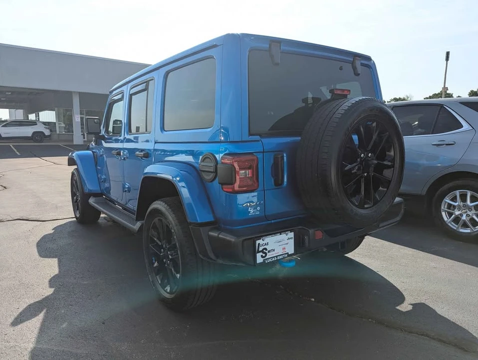 2023 Jeep JL Wrangler - Image 4 of 9