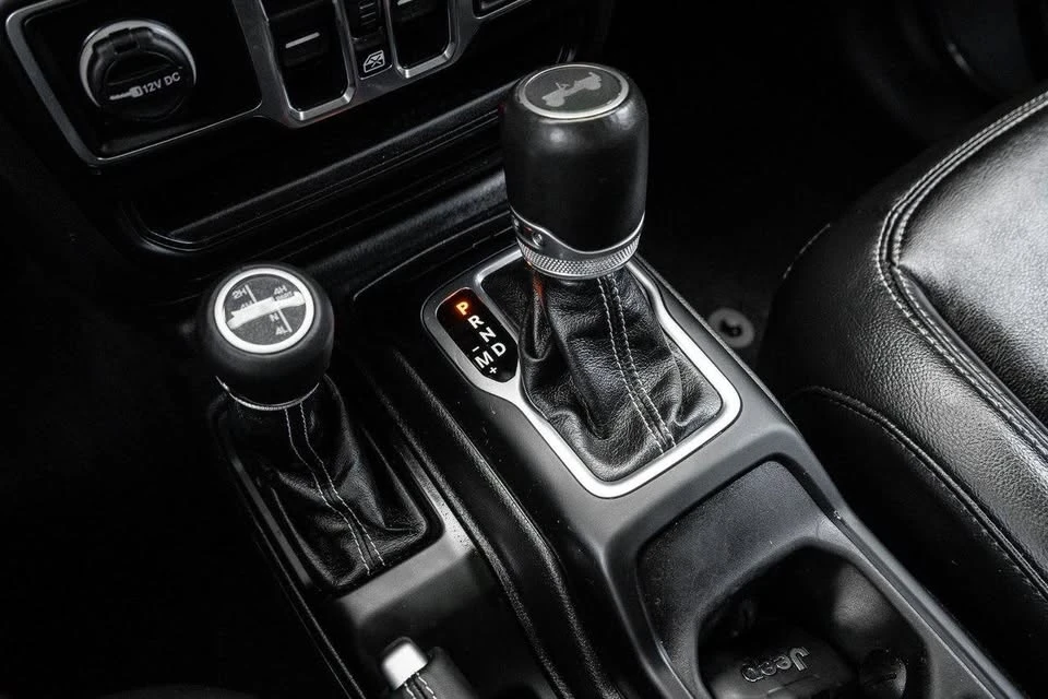 2023 Jeep JL Wrangler - Image 15 of 18