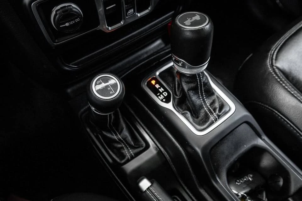 2023 Jeep JL Wrangler - Image 16 of 18