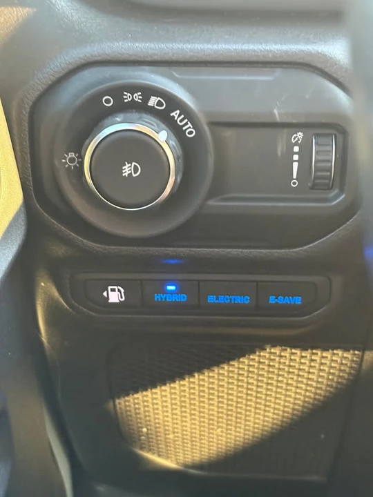 2023 Jeep JL Wrangler - Image 10 of 15