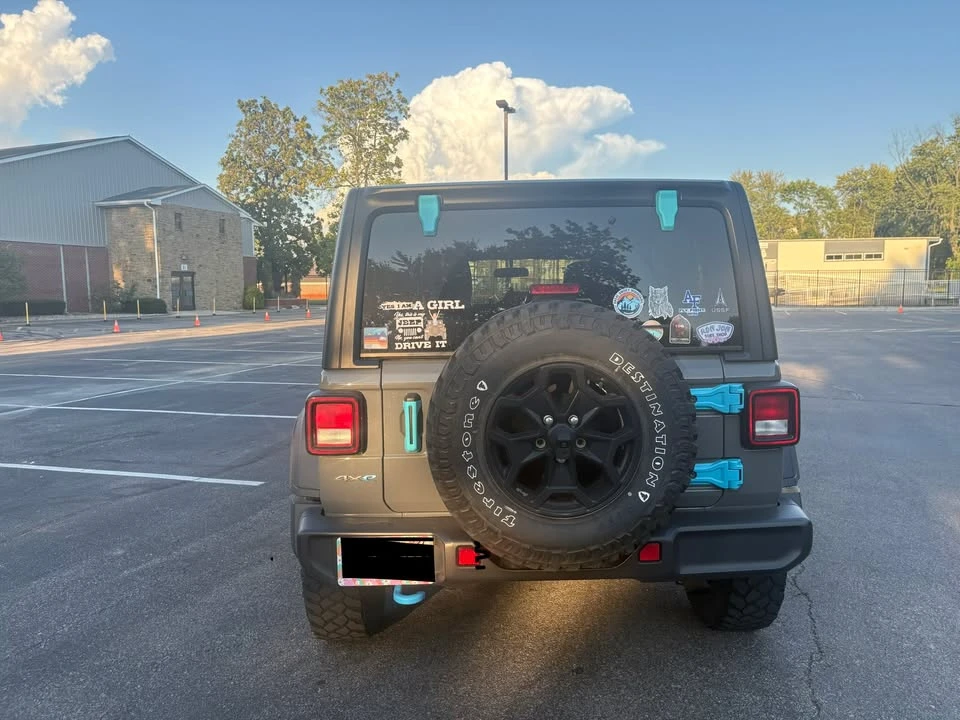 2023 Jeep JL Wrangler - Image 3 of 15
