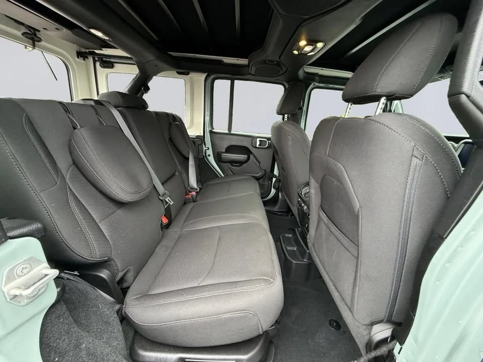 2023 Jeep JL Wrangler - Image 19 of 20