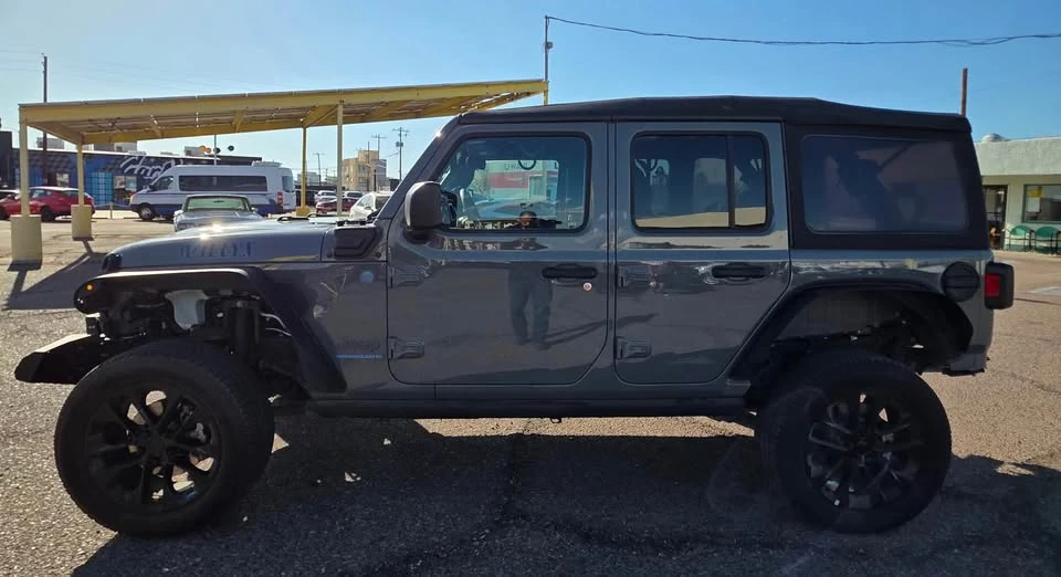 2023 Jeep JL Wrangler - Image 3 of 15