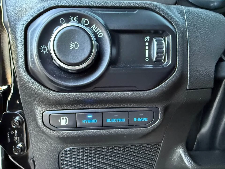 2023 Jeep JL Wrangler - Image 18 of 19