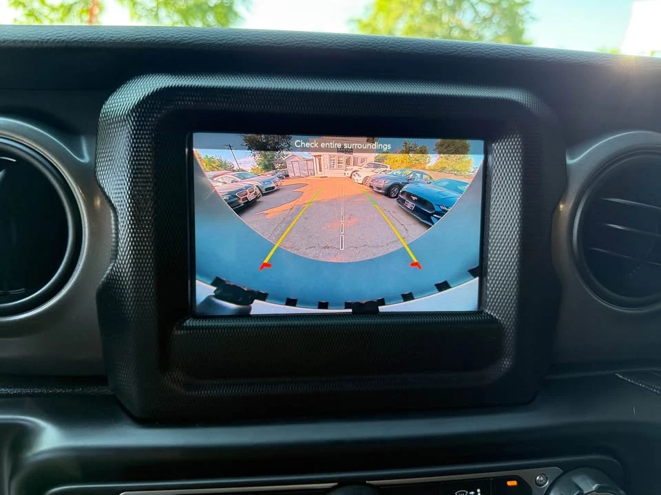 2023 Jeep JL Wrangler - Image 17 of 19