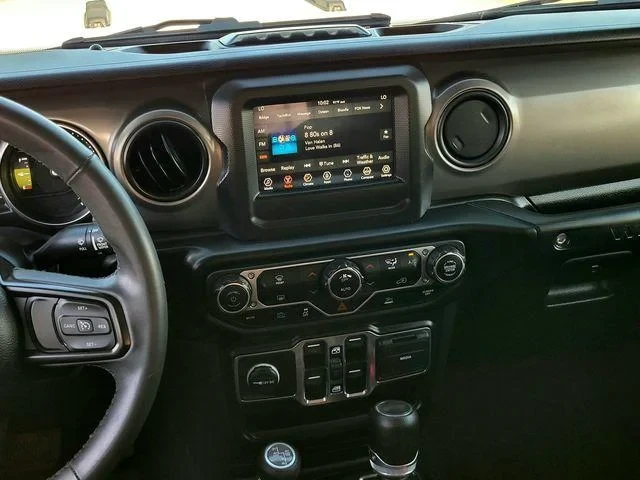 2023 Jeep JL Wrangler - Image 10 of 18