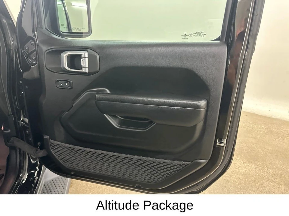 2023 Jeep JL Wrangler - Image 21 of 31