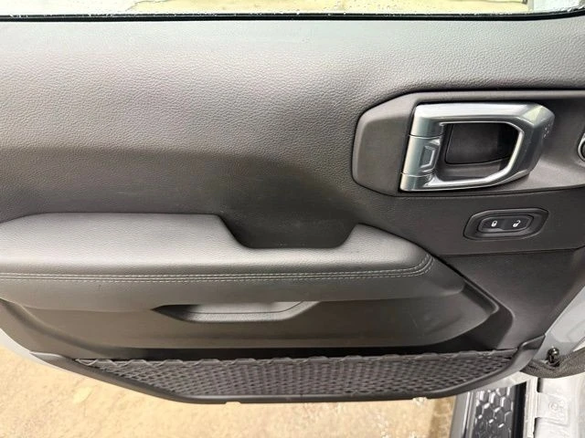 2023 Jeep JL Wrangler - Image 15 of 28