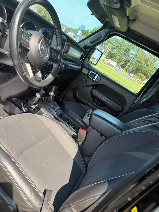 2023 Jeep JL Wrangler - Image 4 of 7