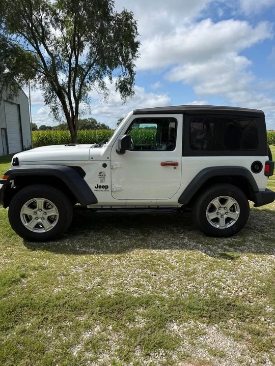 2023 Jeep JL Wrangler - Image 2 of 7
