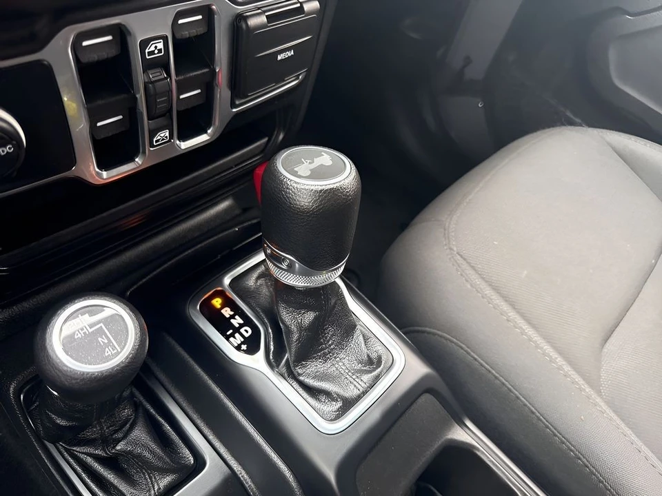 2023 Jeep JL Wrangler - Image 15 of 31