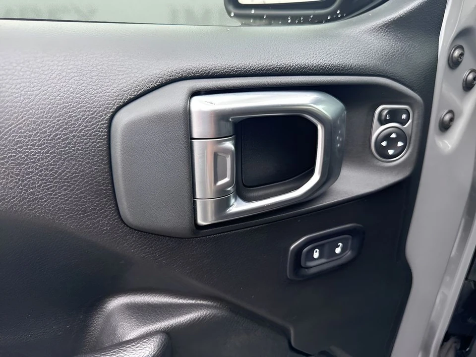 2023 Jeep JL Wrangler - Image 25 of 31