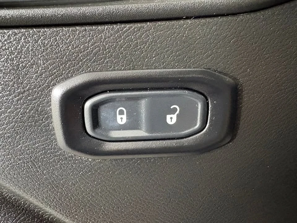 2023 Jeep JL Wrangler - Image 16 of 20