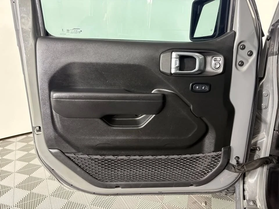 2023 Jeep JL Wrangler - Image 14 of 20