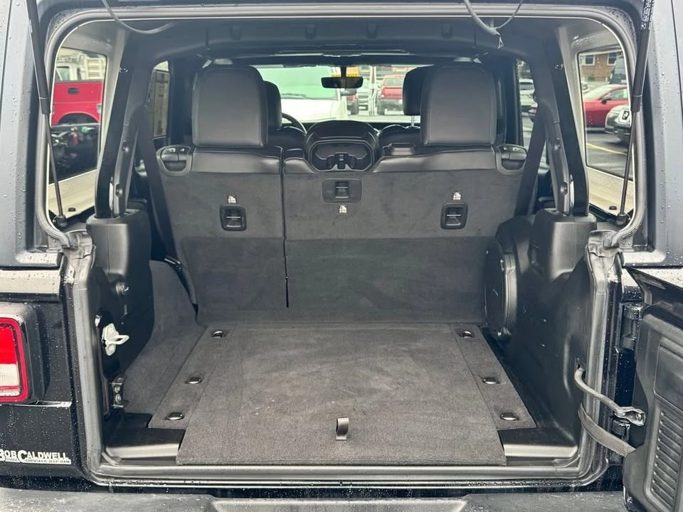 2023 Jeep JL Wrangler - Image 15 of 20