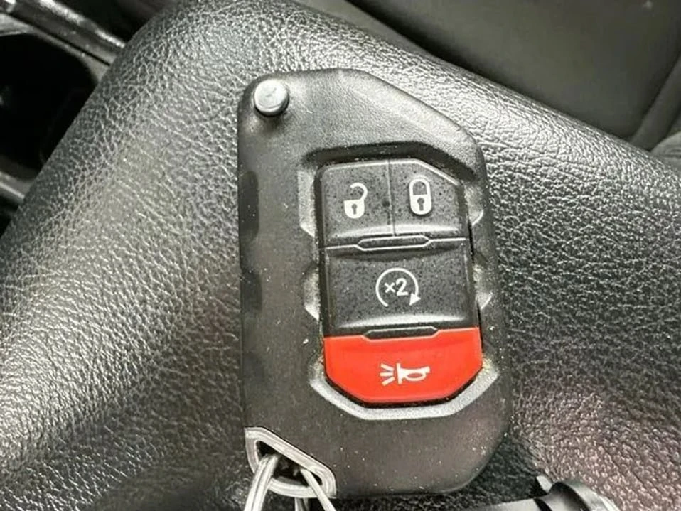 2023 Jeep JL Wrangler - Image 17 of 20