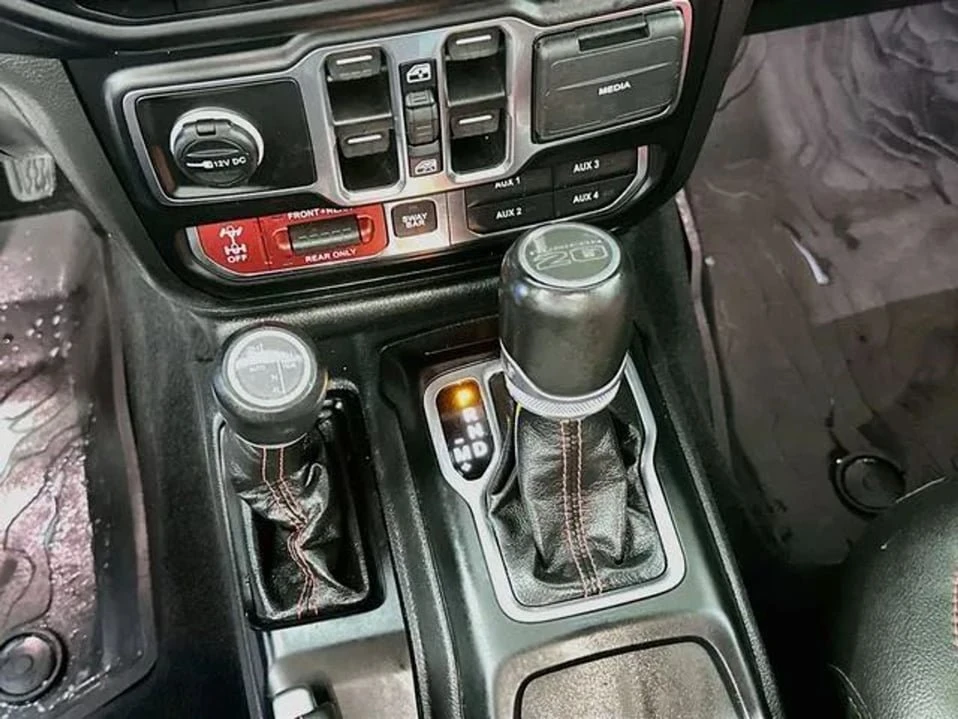 2023 Jeep JL Wrangler - Image 18 of 20
