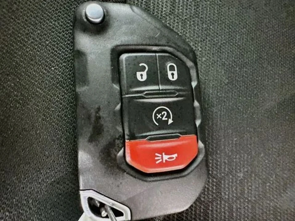 2023 Jeep JL Wrangler - Image 19 of 20