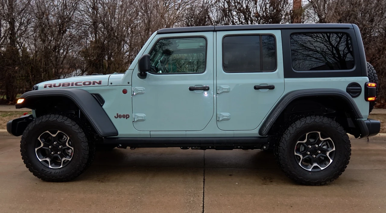 2023 Jeep JL Wrangler - Image 8 of 30