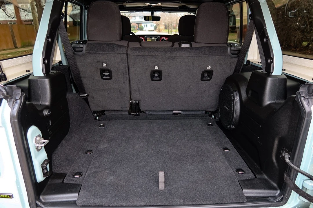 2023 Jeep JL Wrangler - Image 12 of 30