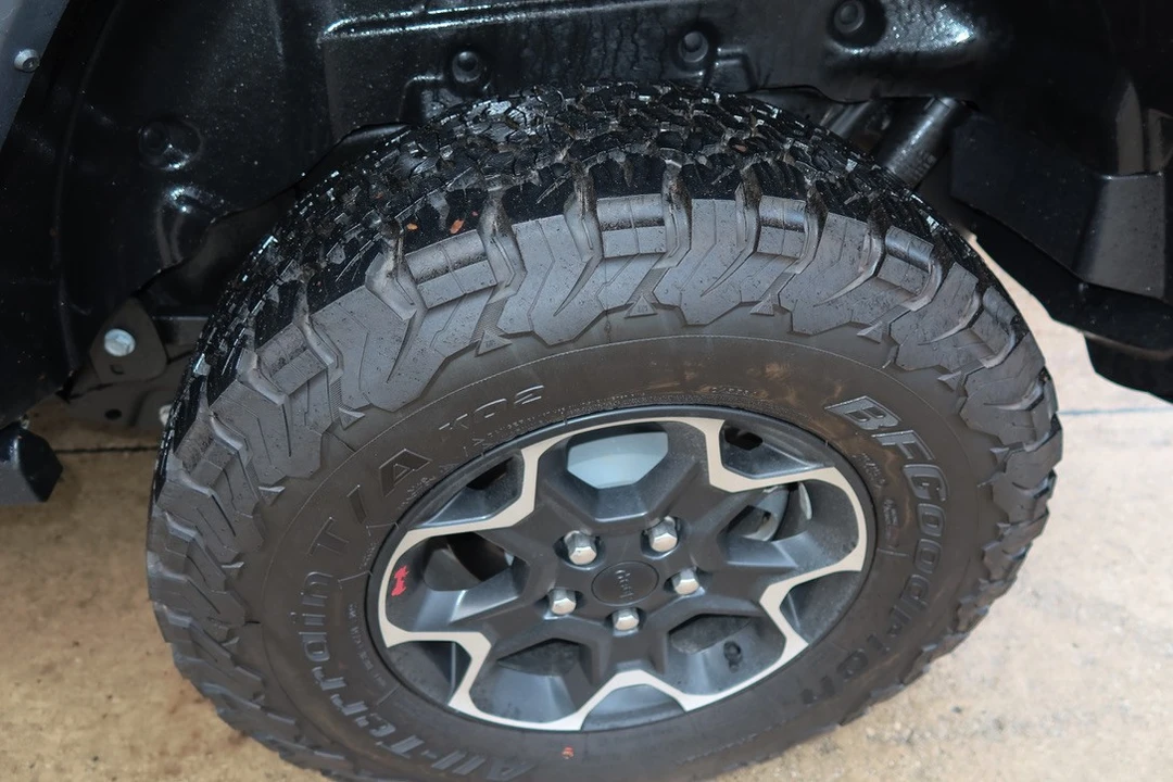 2023 Jeep JL Wrangler - Image 9 of 30