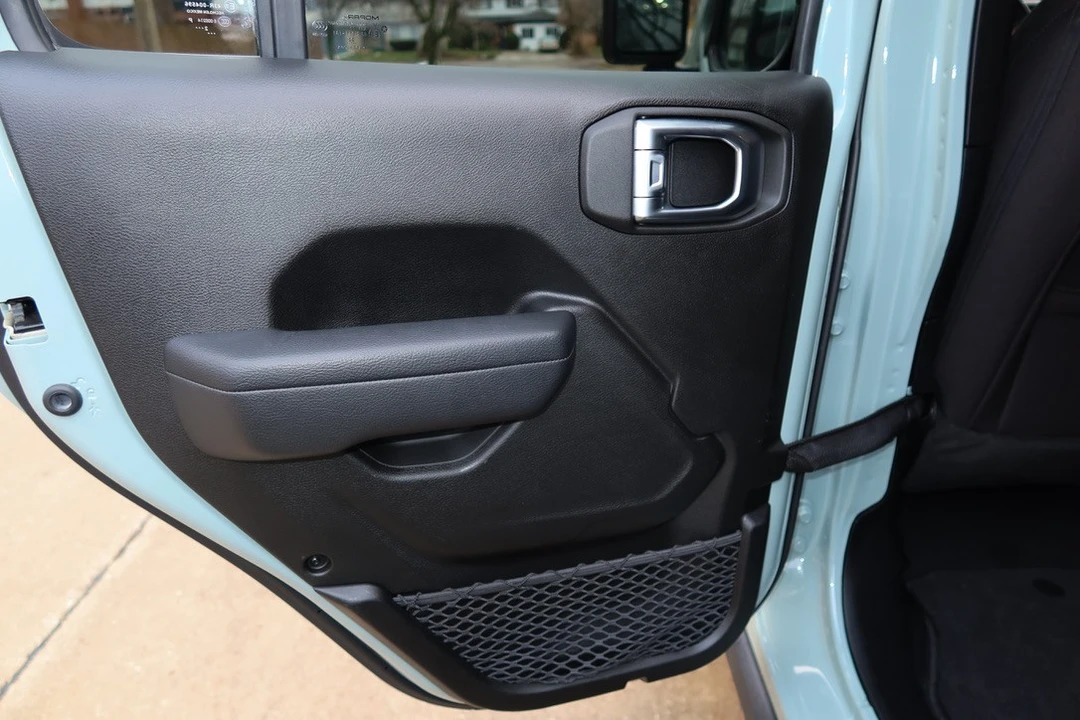 2023 Jeep JL Wrangler - Image 14 of 30
