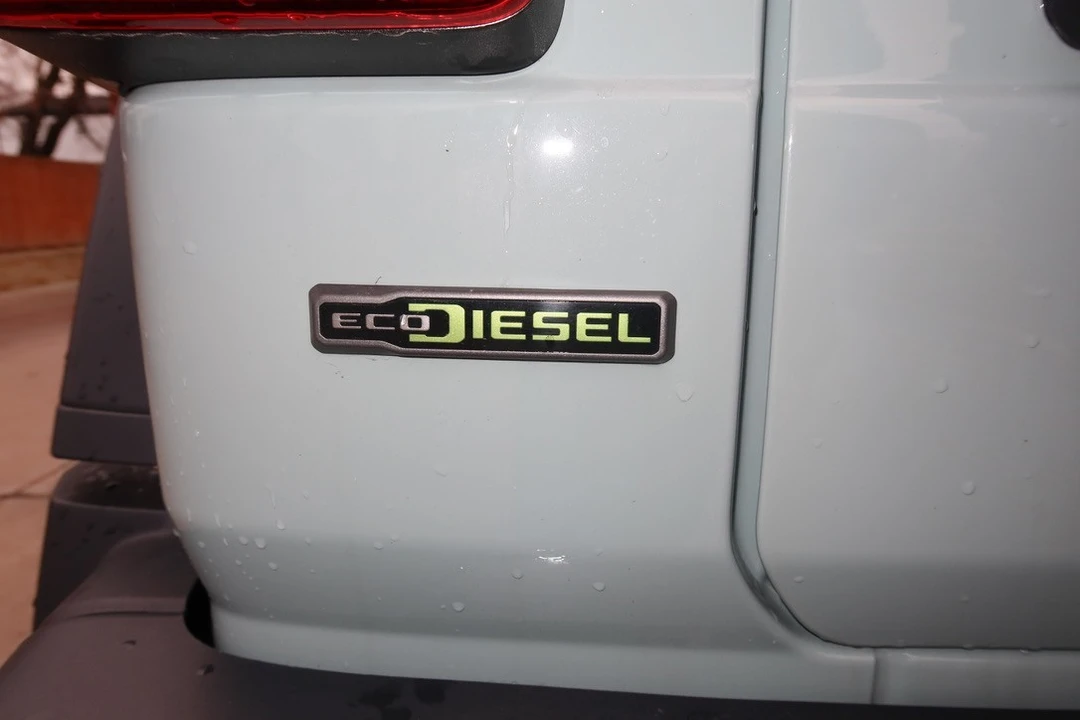 2023 Jeep JL Wrangler - Image 10 of 30