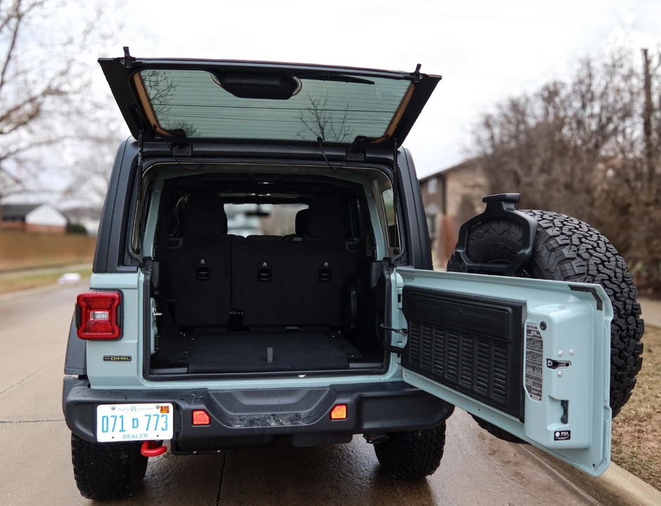 2023 Jeep JL Wrangler - Image 11 of 30