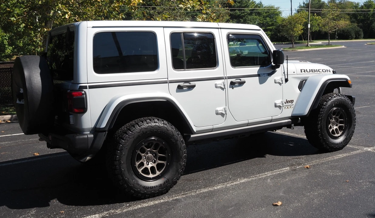 2023 Jeep JL Wrangler - Image 17 of 21