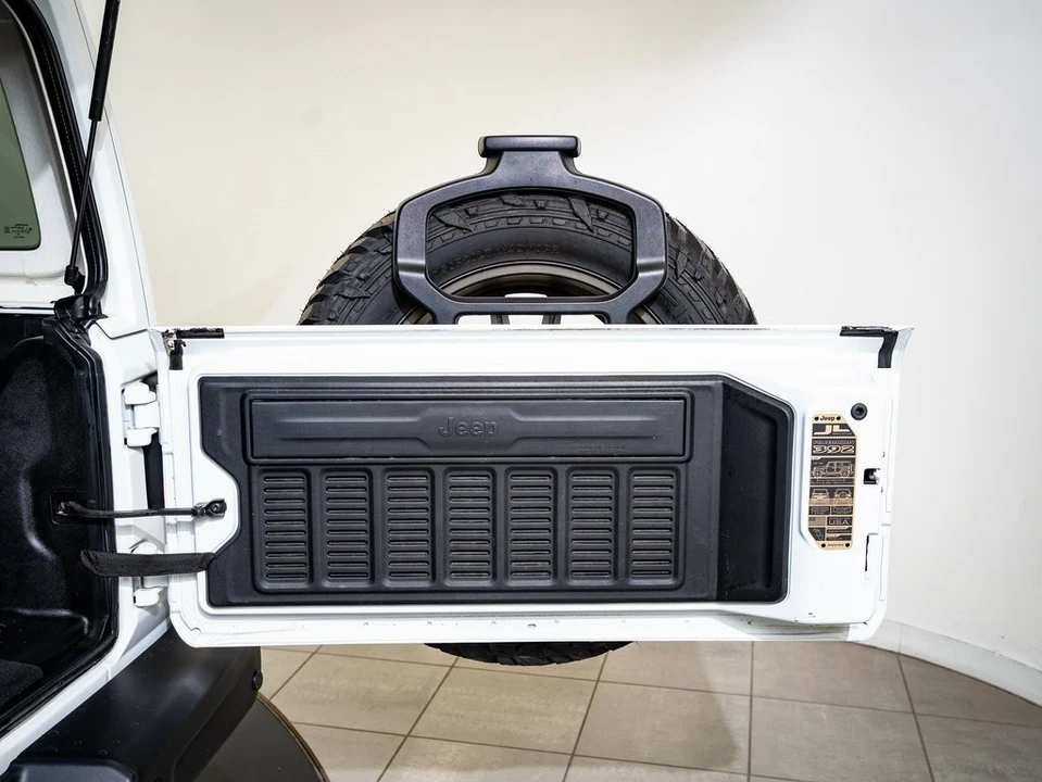 2023 Jeep JL Wrangler - Image 18 of 21