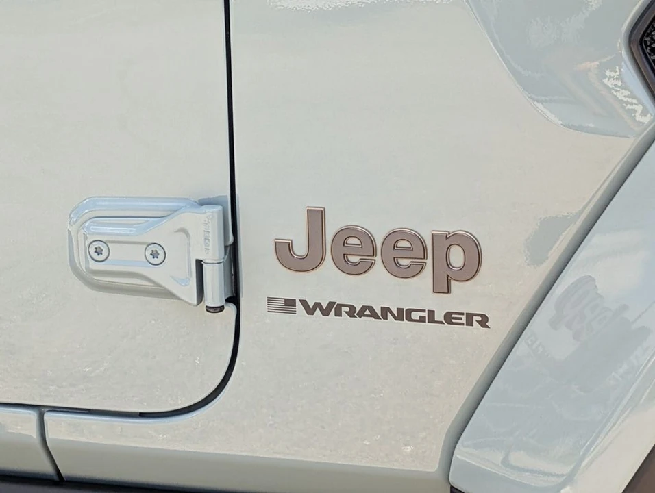 2023 Jeep JL Wrangler - Image 10 of 21