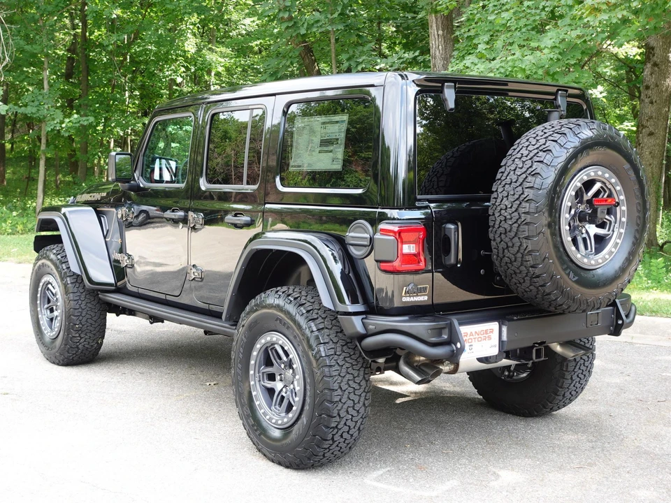 2023 Jeep JL Wrangler - Image 25 of 31