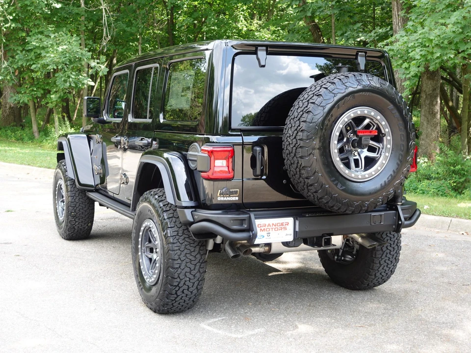 2023 Jeep JL Wrangler - Image 24 of 31