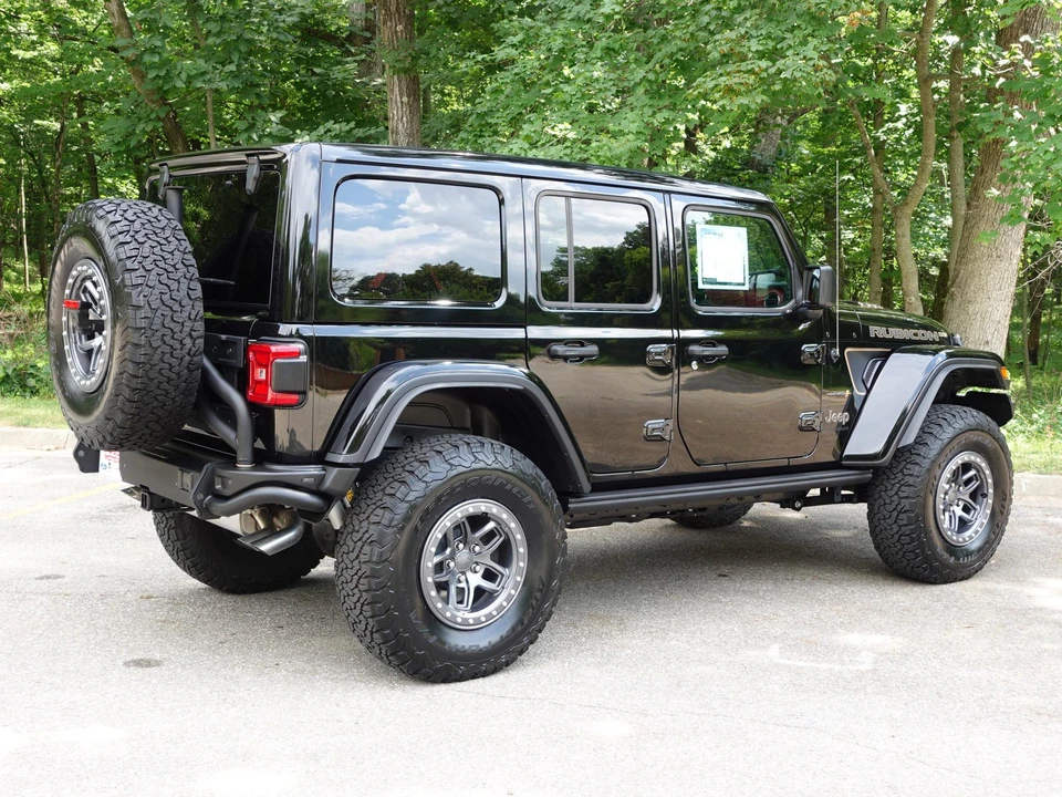 2023 Jeep JL Wrangler - Image 18 of 31