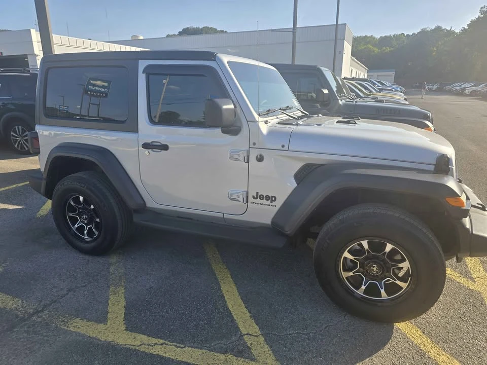 2023 Jeep JL Wrangler - Image 2 of 10