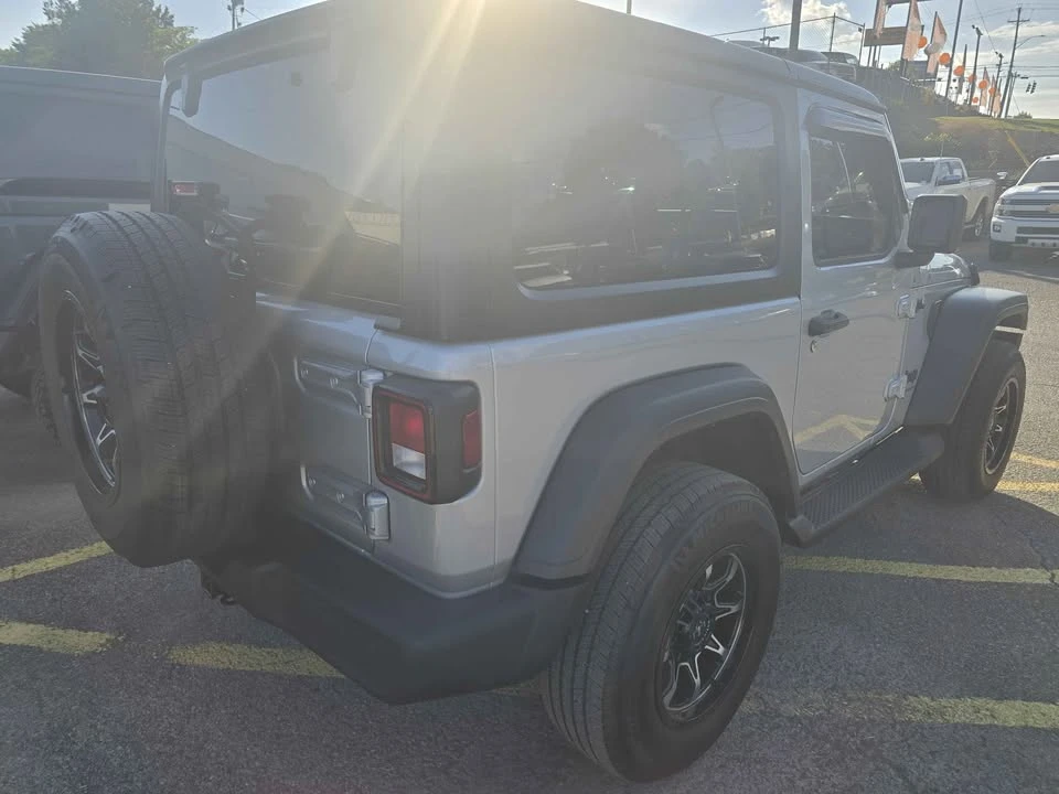 2023 Jeep JL Wrangler - Image 3 of 10