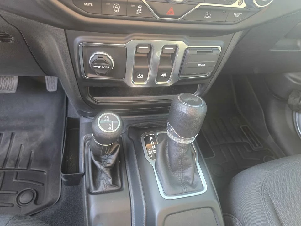 2023 Jeep JL Wrangler - Image 9 of 10