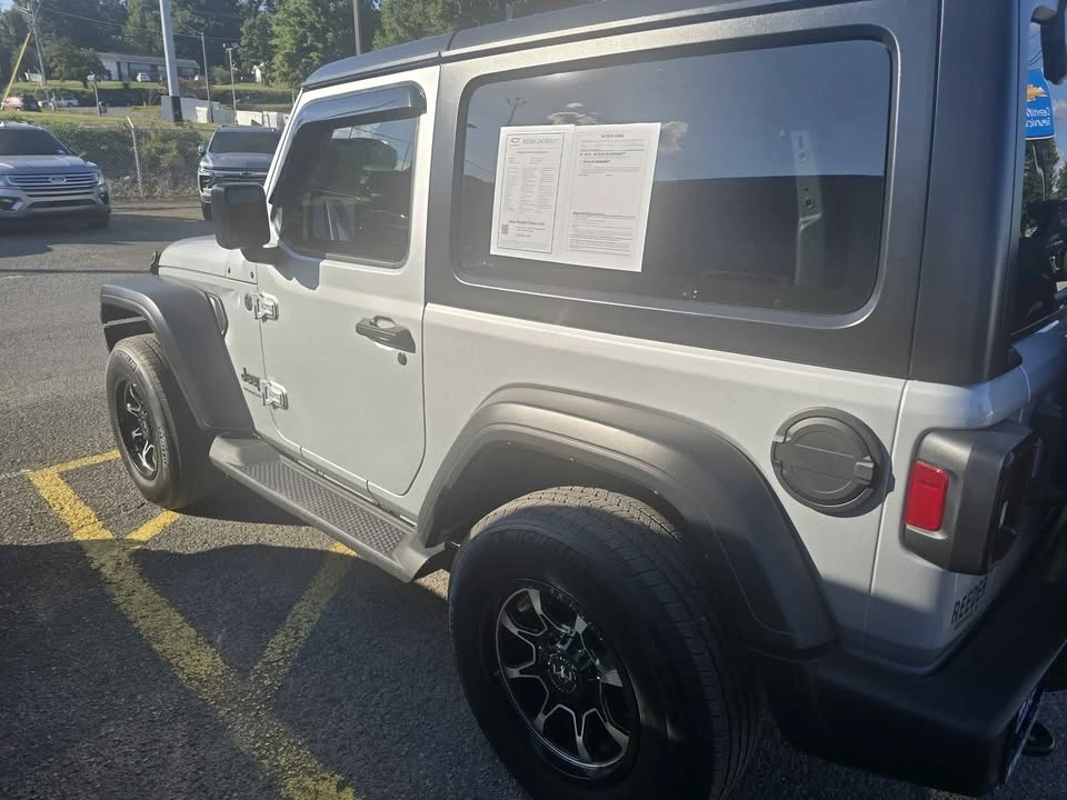 2023 Jeep JL Wrangler - Image 4 of 10