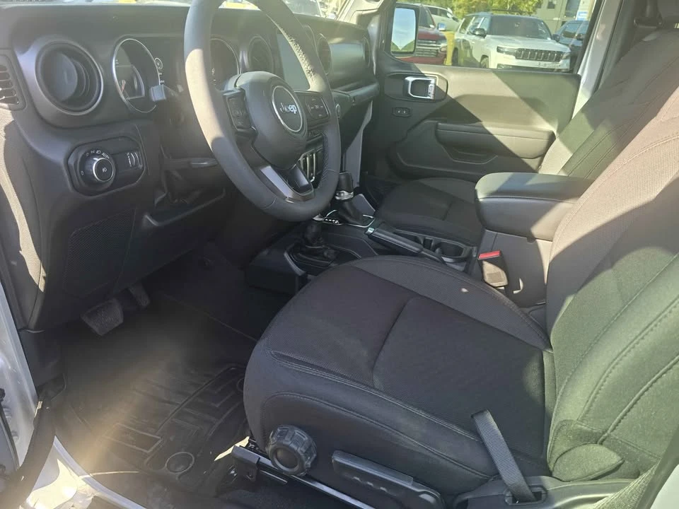 2023 Jeep JL Wrangler - Image 6 of 10