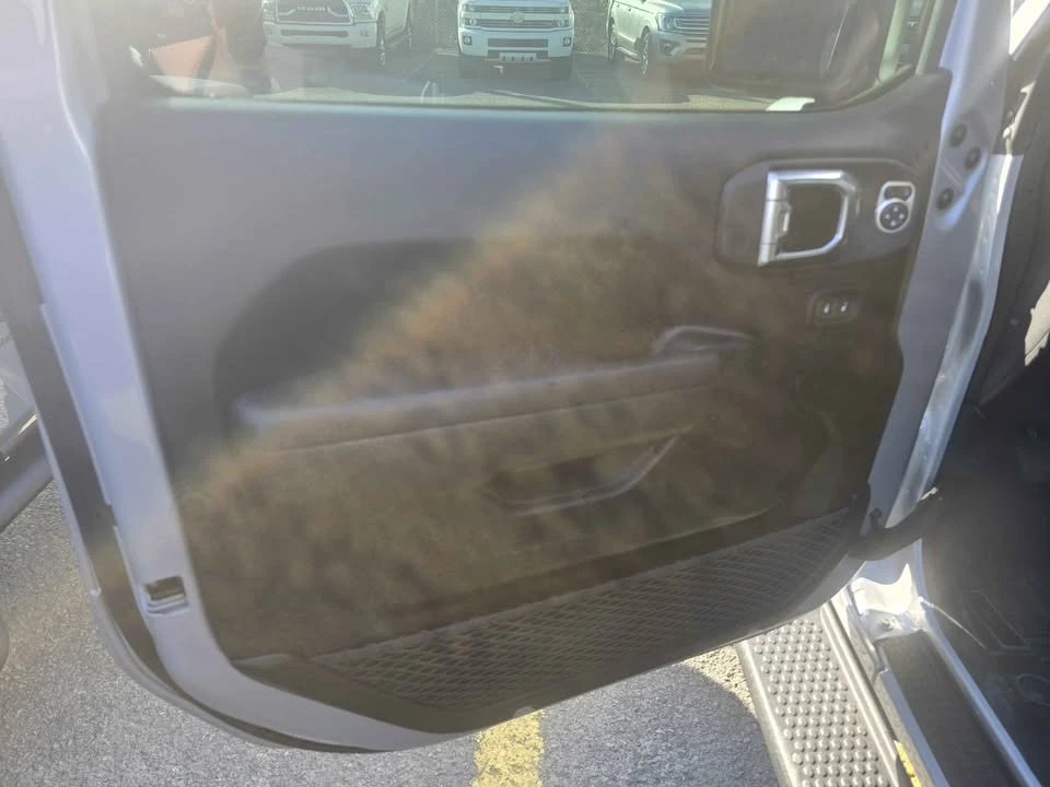 2023 Jeep JL Wrangler - Image 5 of 10