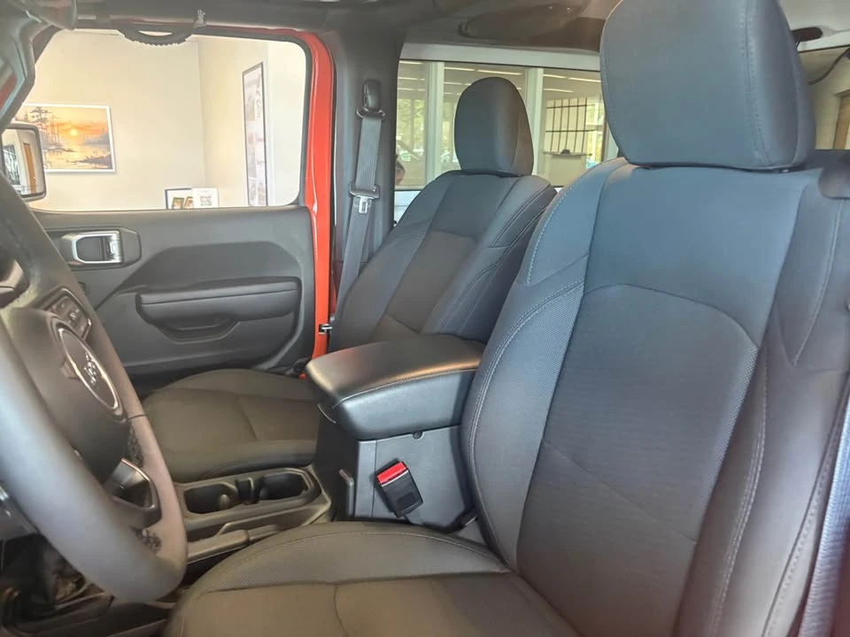 2023 Jeep JL Wrangler - Image 4 of 5