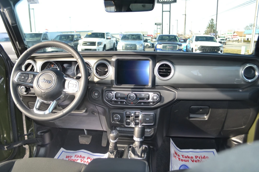2023 Jeep JL Wrangler - Image 15 of 21
