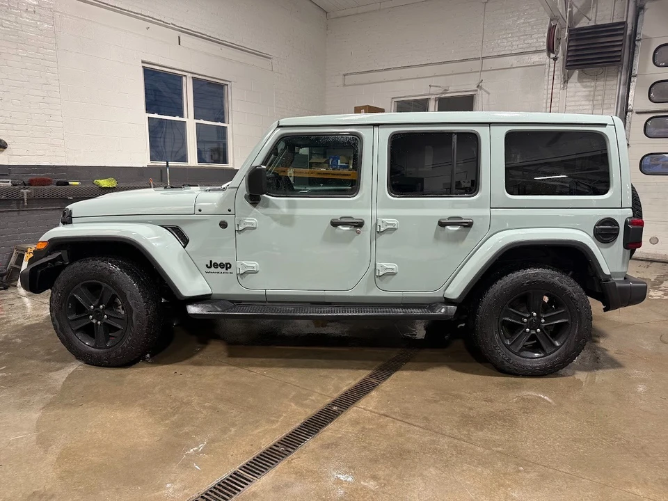 2023 Jeep JL Wrangler - Image 2 of 7
