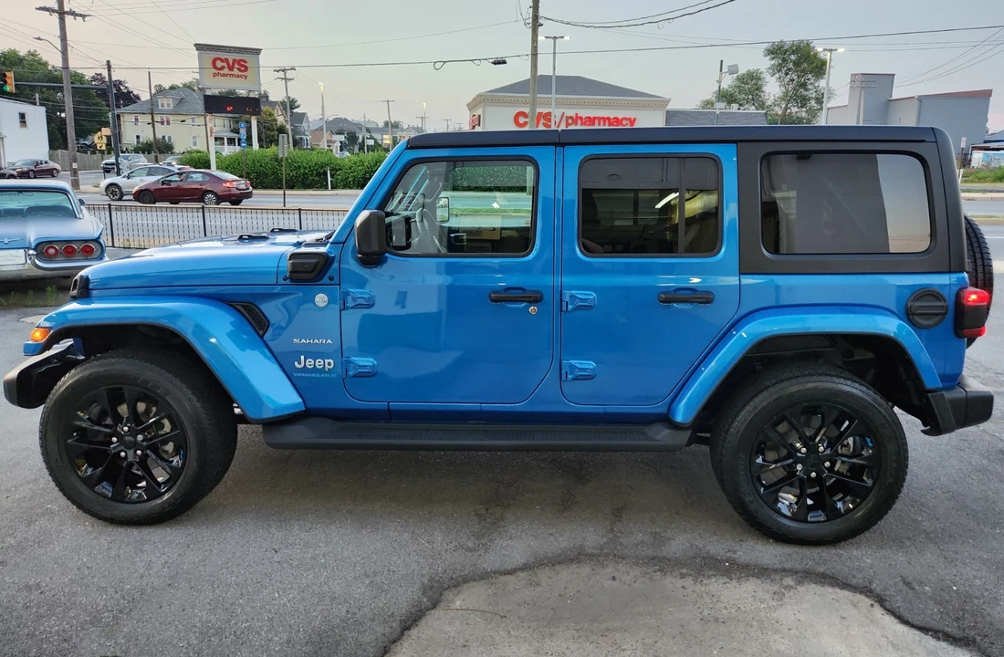 2023 Jeep JL Wrangler - Image 12 of 28