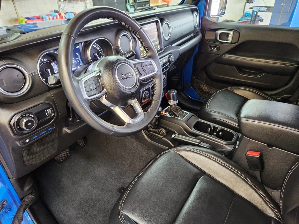 2023 Jeep JL Wrangler - Image 15 of 28