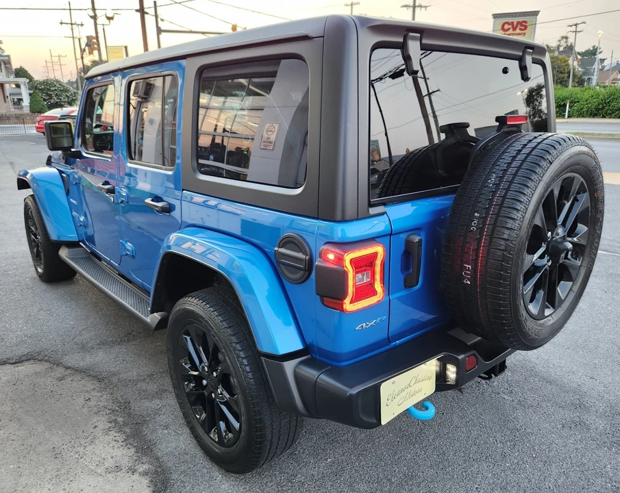 2023 Jeep JL Wrangler - Image 11 of 28