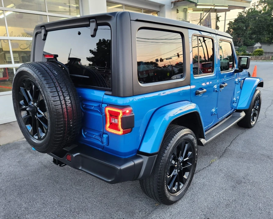 2023 Jeep JL Wrangler - Image 9 of 28