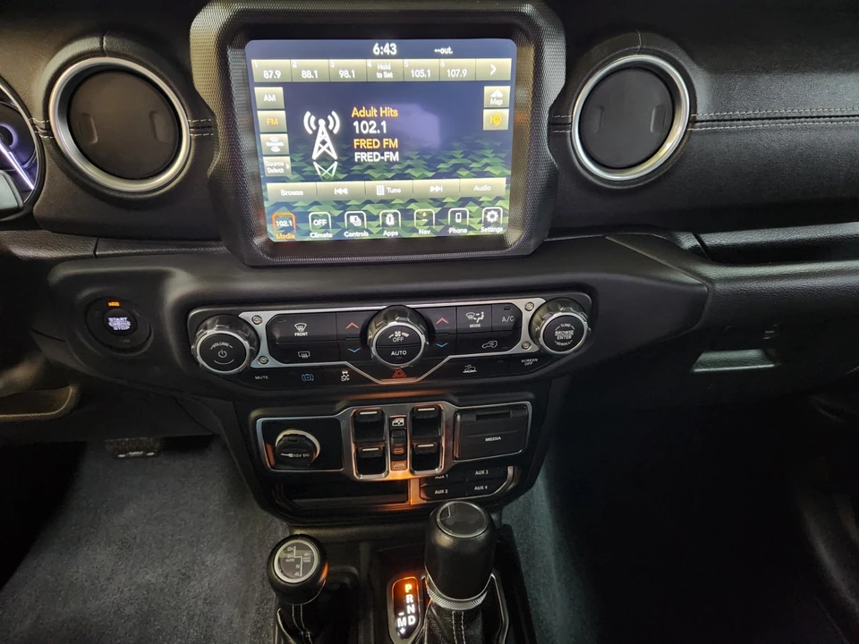 2023 Jeep JL Wrangler - Image 17 of 28