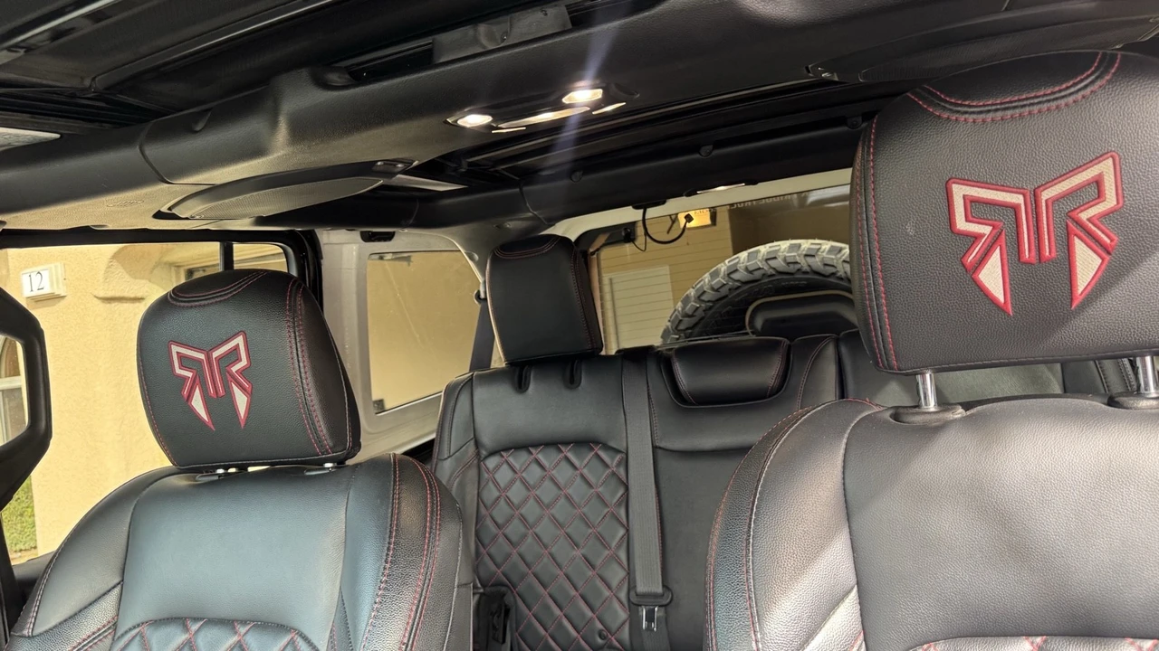 2023 Jeep JL Wrangler - Image 7 of 8