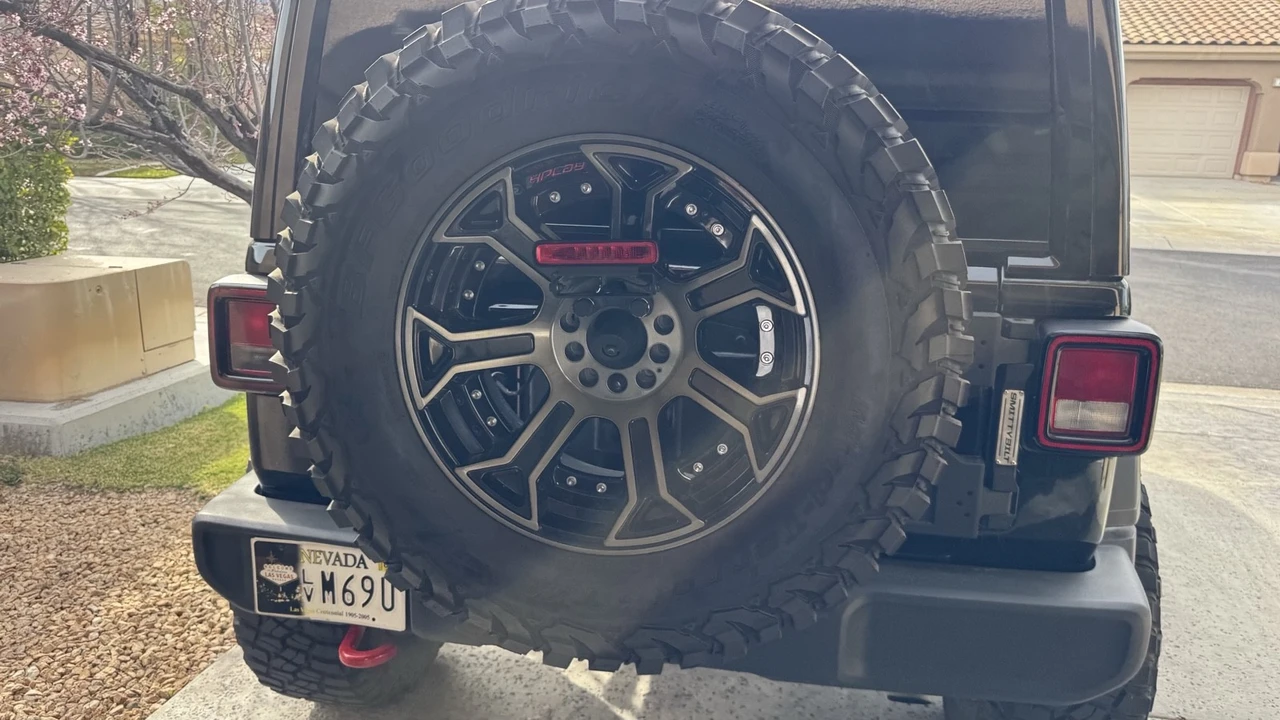 2023 Jeep JL Wrangler - Image 5 of 8